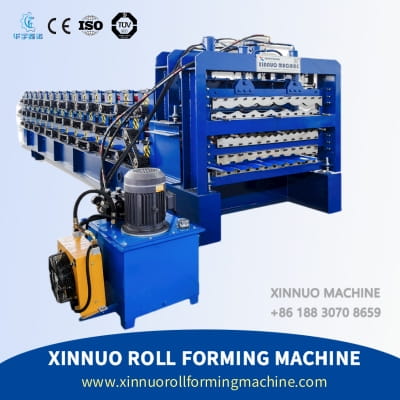 Machine de formage de panneaux de toiture à trois couches